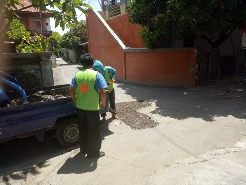 Penambalan Jalan Jebol di Jl Tukad Nyali Gg X Lingkungan Tegal Asah, akibat bocornya pipa PDAM tahun 2020