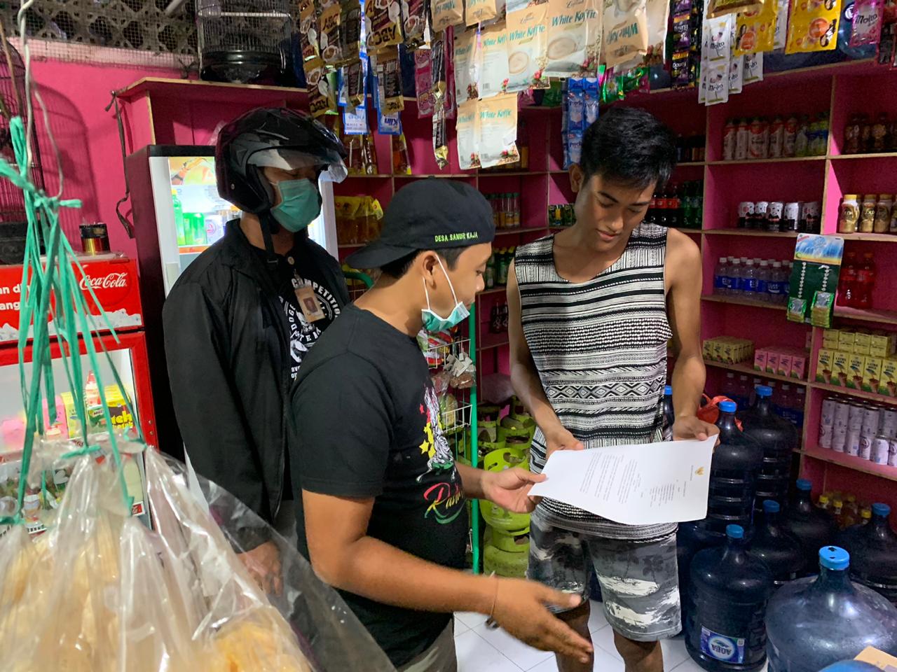 Melaksanakan instruksi walikota utk menghimbau warung dan pusat pembelanjaan agar tutup jam 21.00 selama pademi covid-19