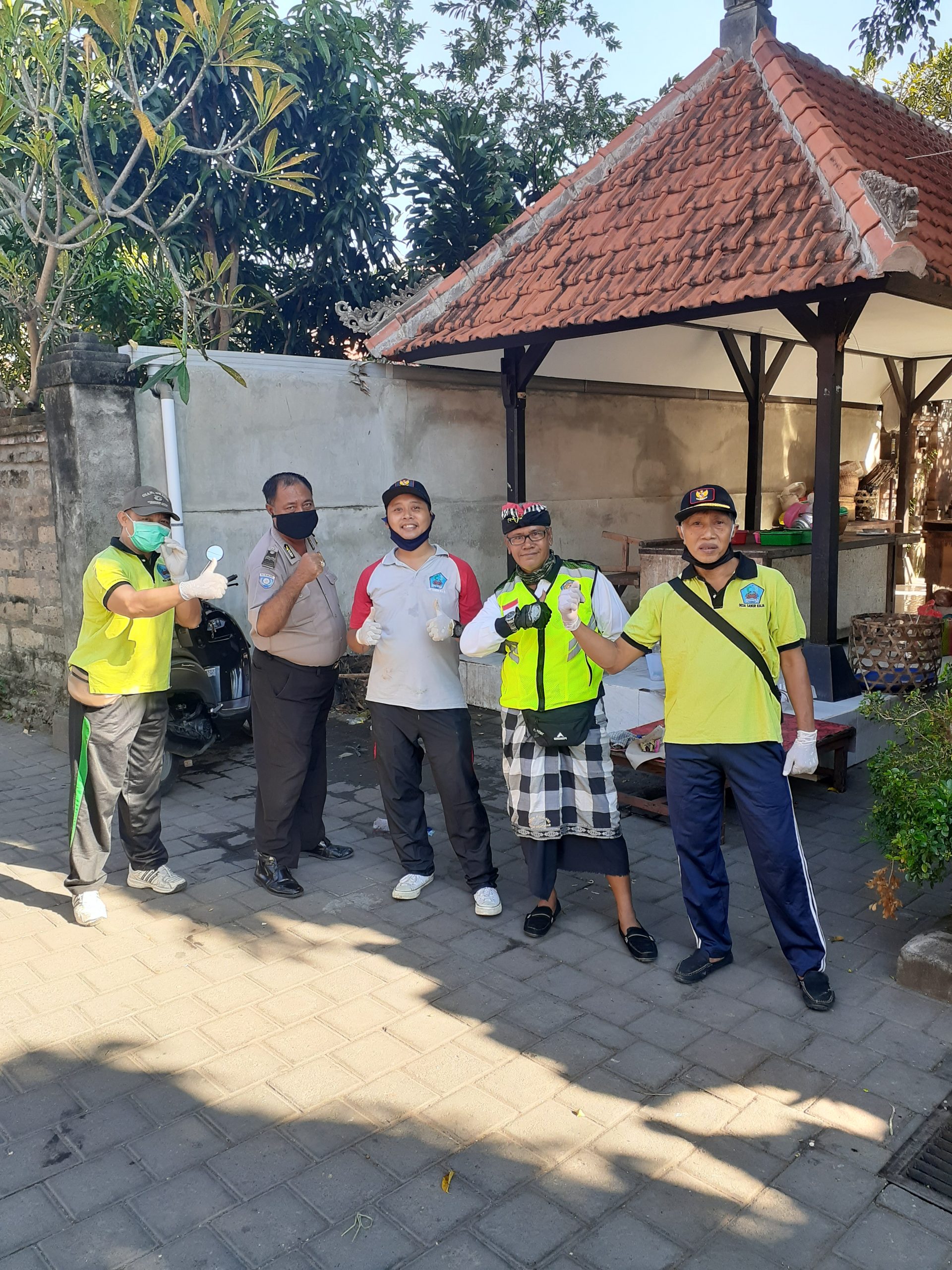 Penyemprotan desinfektan secara swadaya di dusun tegal asah, 2 april 2020