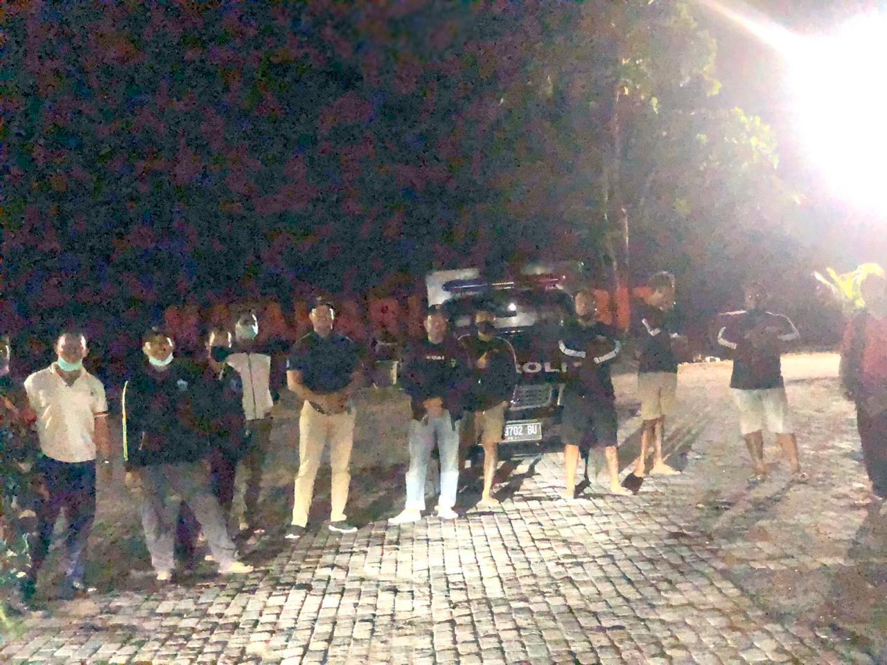 Operasi gabungan di lingkungan tegal asah desa sanur kaja… mensosialisasikan perwali agar seluruh warung dan cafe tutup jam 21.00